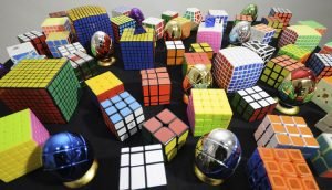 Cubo Rubik, Barbie, Scalextric y otros juguetes de moda