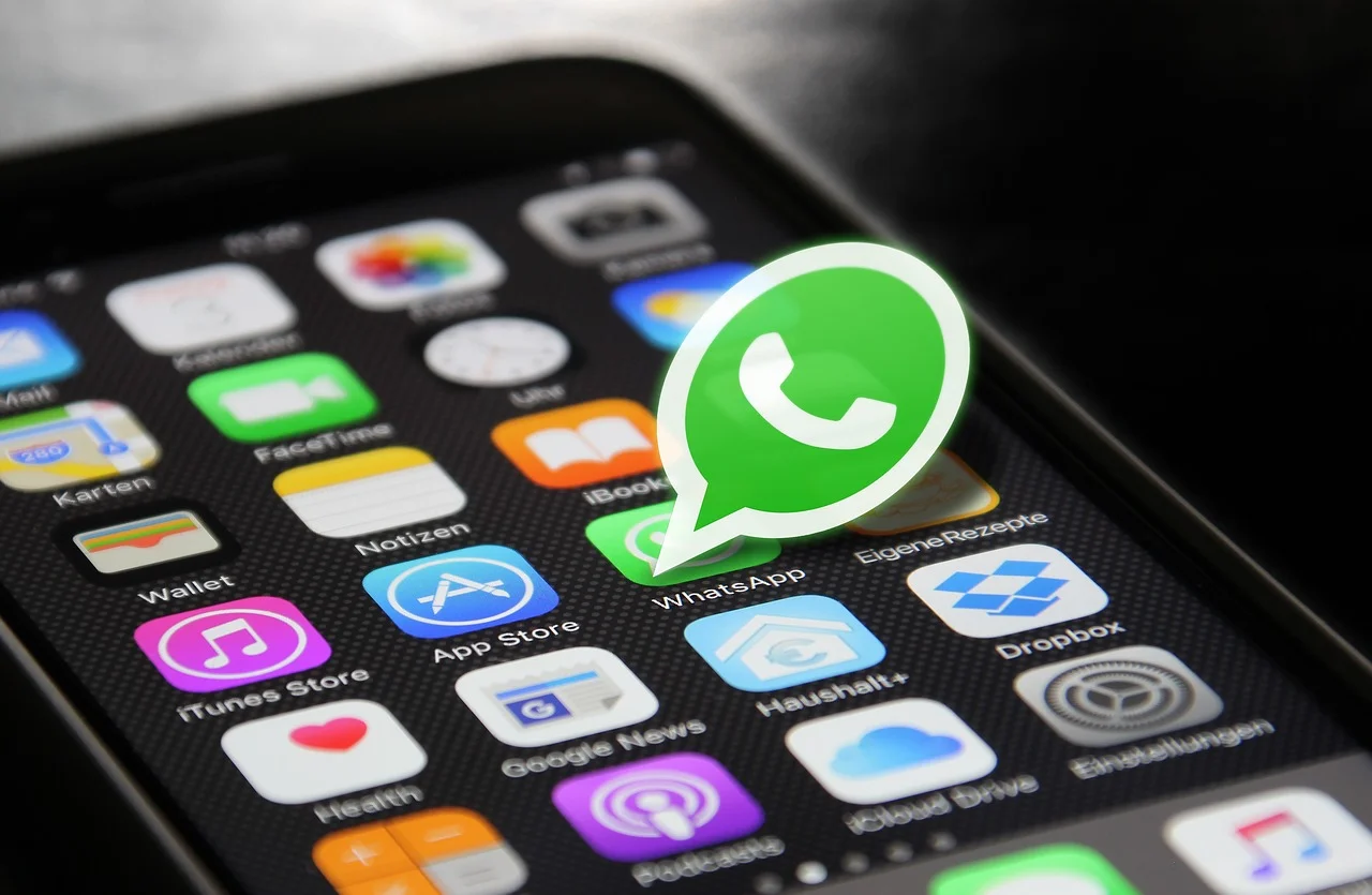 WhatsaApp puede funcionar tanto en el móvil, como en el ordenador