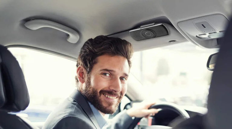 Manos libres Bluetooth coche instalado
