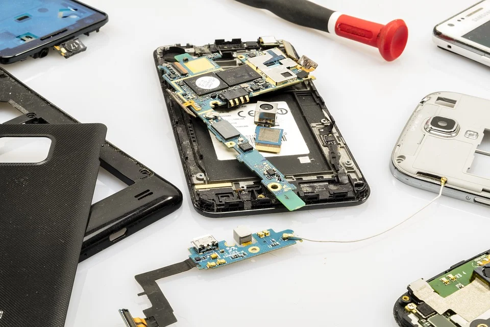 la reparación de los teléfonos móviles se hace cada vez más necesaria para combatir su obsolescencia